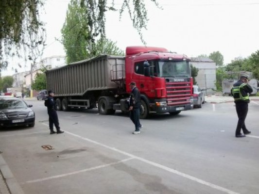 Tânăr lovit de TIR, la Năvodari